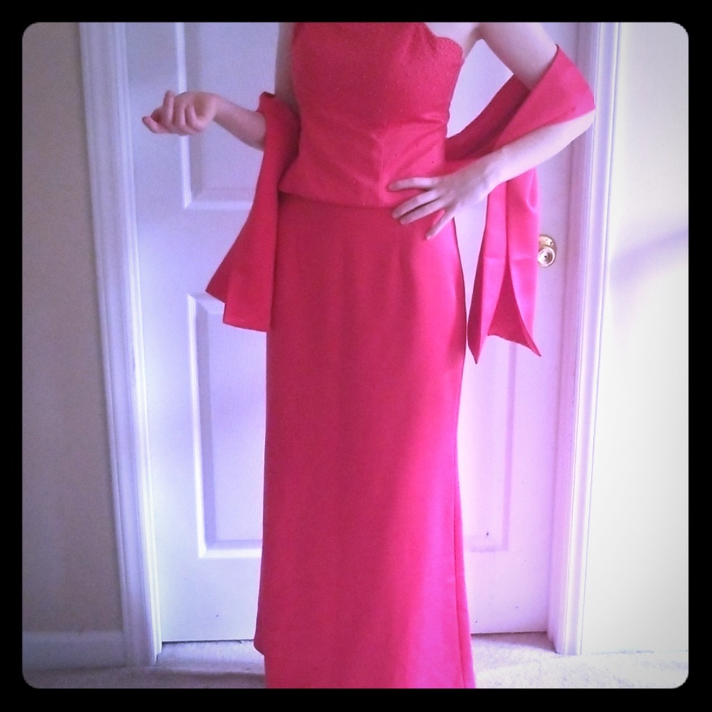 Niki jewl tone prom dress